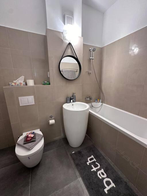 Cozy 1 Bedroom Apartment! ブカレスト エクステリア 写真
