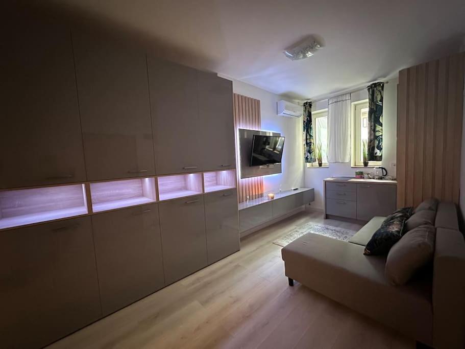 Cozy 1 Bedroom Apartment! ブカレスト エクステリア 写真