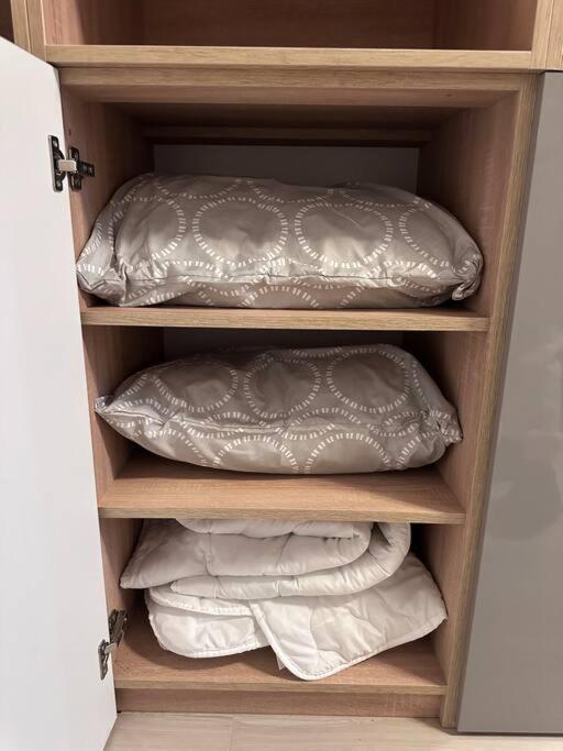 Cozy 1 Bedroom Apartment! ブカレスト エクステリア 写真
