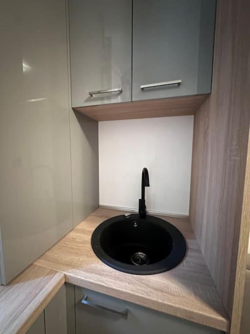 Cozy 1 Bedroom Apartment! ブカレスト エクステリア 写真