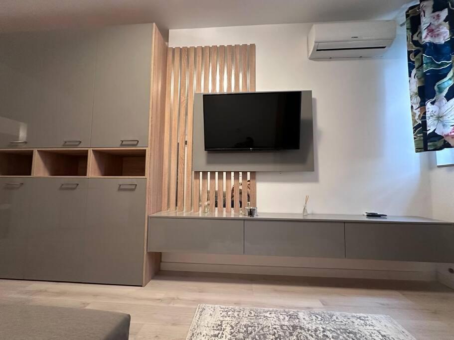 Cozy 1 Bedroom Apartment! ブカレスト エクステリア 写真